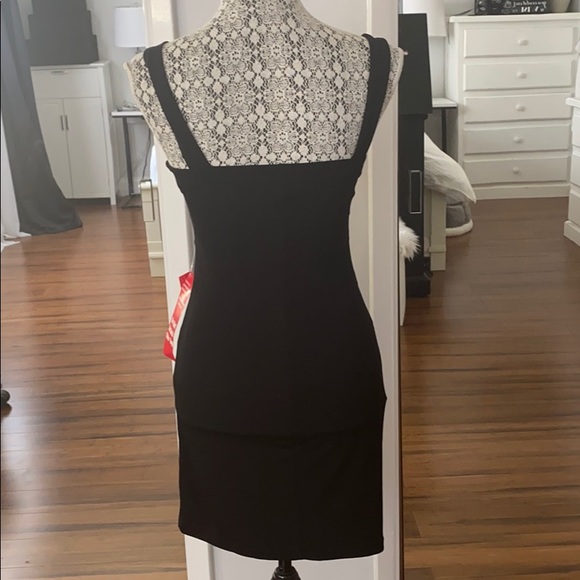 Black and Red Bodycon Dress - Picture 3 of 5